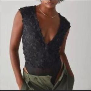 New intimately Free people black haute 2 handle rose decals v-neck bodysuit